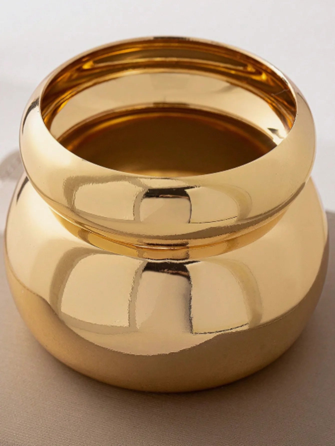 2 Pieces of Women's European and American Style Exaggerated Wide Metal Bracelets, Gold and Silver Two-Tone Shiny Open Bracelets, Versatile and High-End Accessories for a Trendy Look