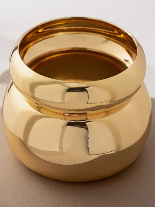 2 Pieces of Women's European and American Style Exaggerated Wide Metal Bracelets, Gold and Silver Two-Tone Shiny Open Bracelets, Versatile and High-End Accessories for a Trendy Look
